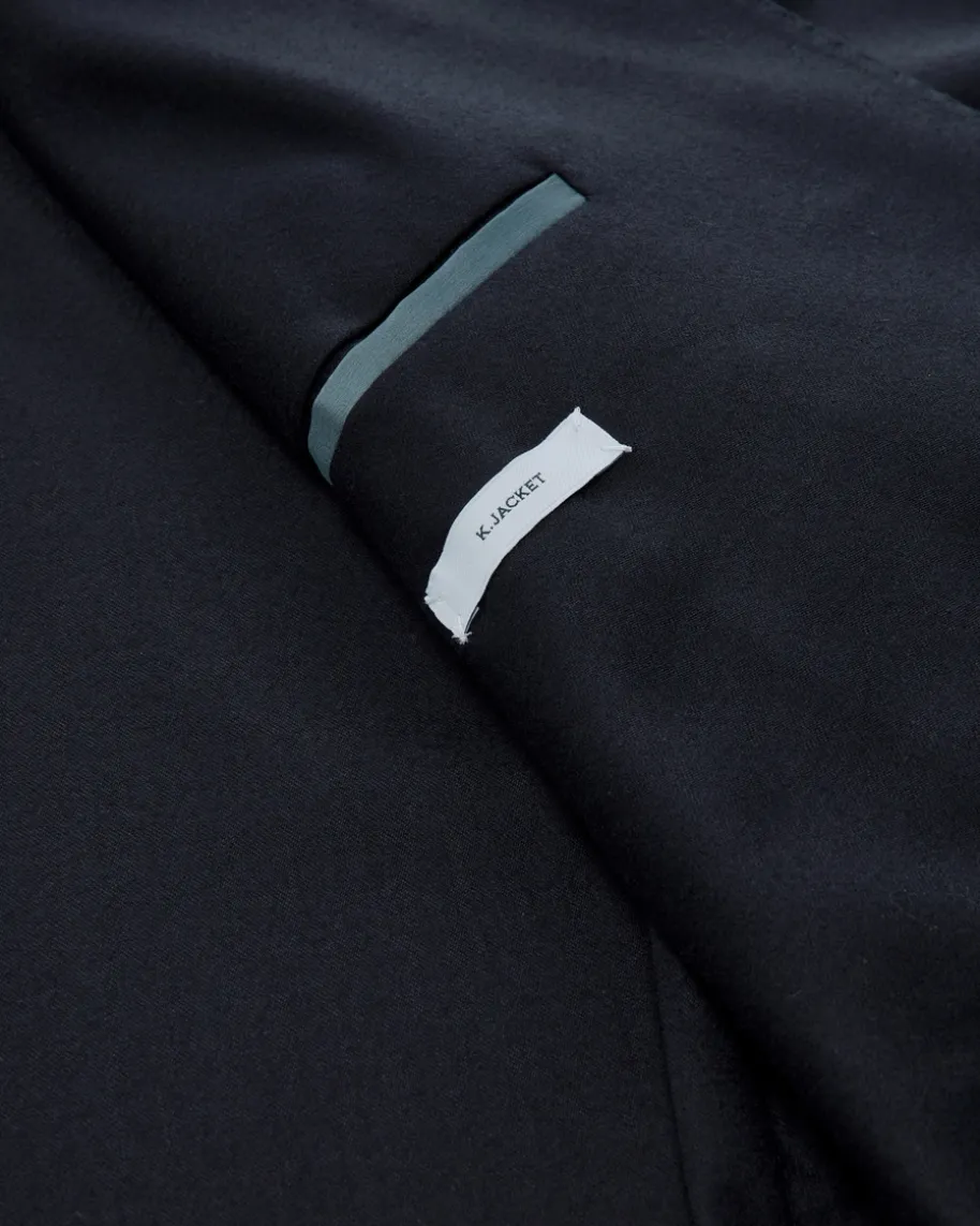 Anzug aus Schurwolle und Seide