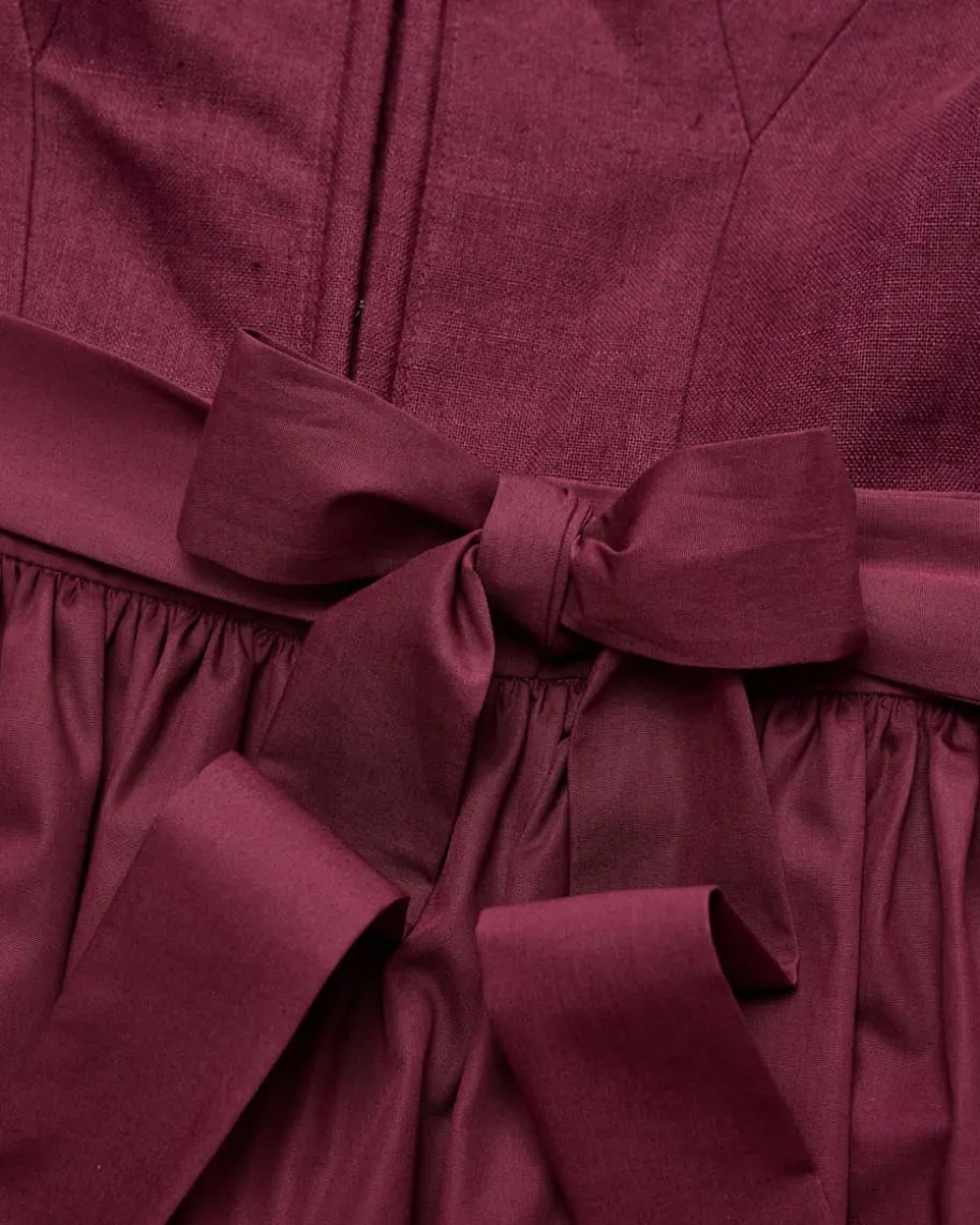 Dirndl lang mit Schürze