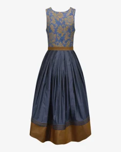 Dirndl lang mit Schürze