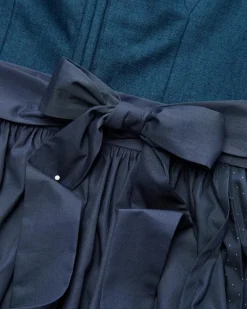 Dirndl lang mit Schürze