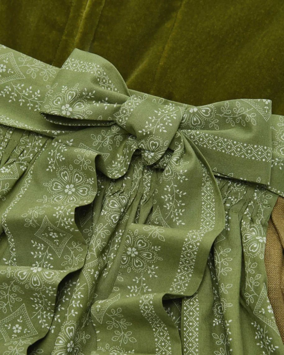 Dirndl lang mit Schürze