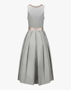 Dirndl lang mit Spitzenschürze