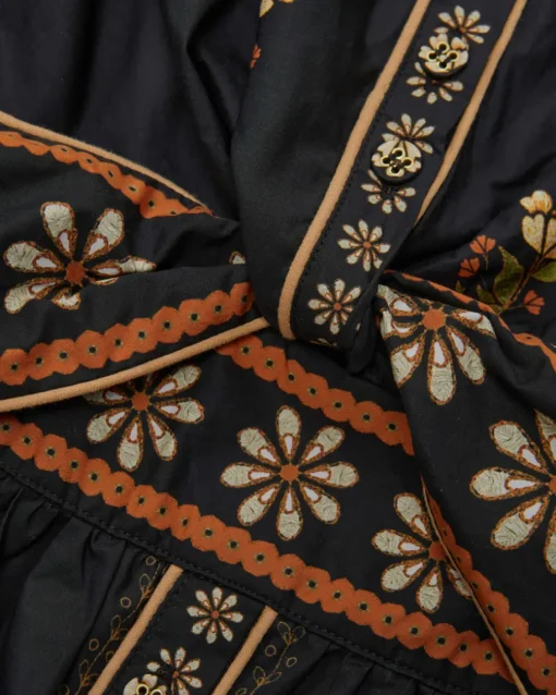 Embroidered Flowers Kleid