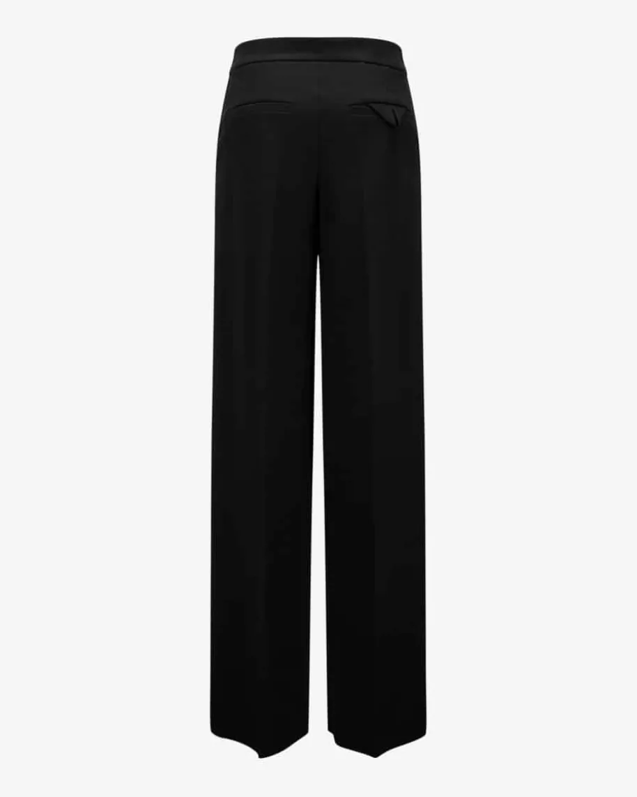 Emotional Essence l Hose