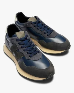 Hyperlight Sneaker