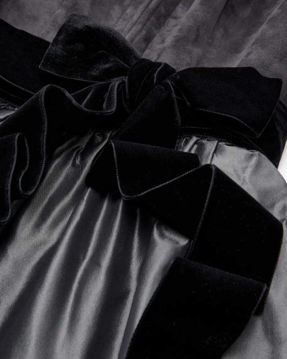 Latina Dirndl lang mit Schürze