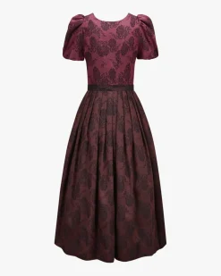 Laura Dirndl lang mit Schürze