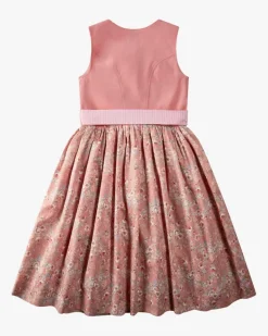 Magdalena Dirndl mit Schürze