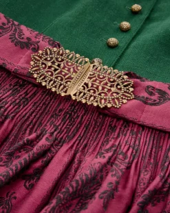 Margret Dirndl lang mit Schürze