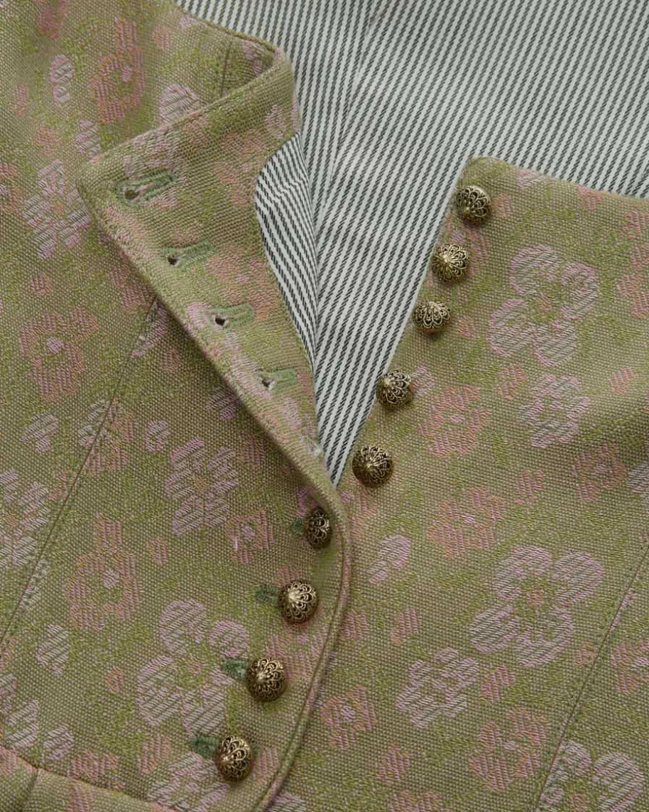 Monika Dirndl lang mit Schürze