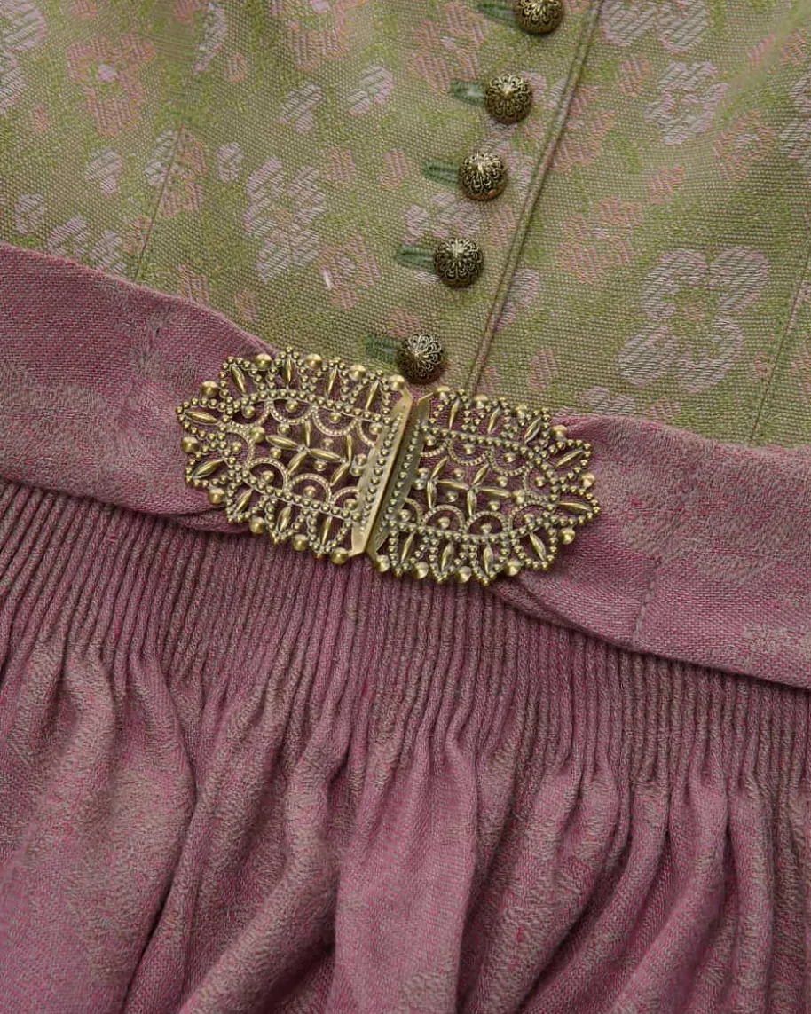 Monika Dirndl lang mit Schürze