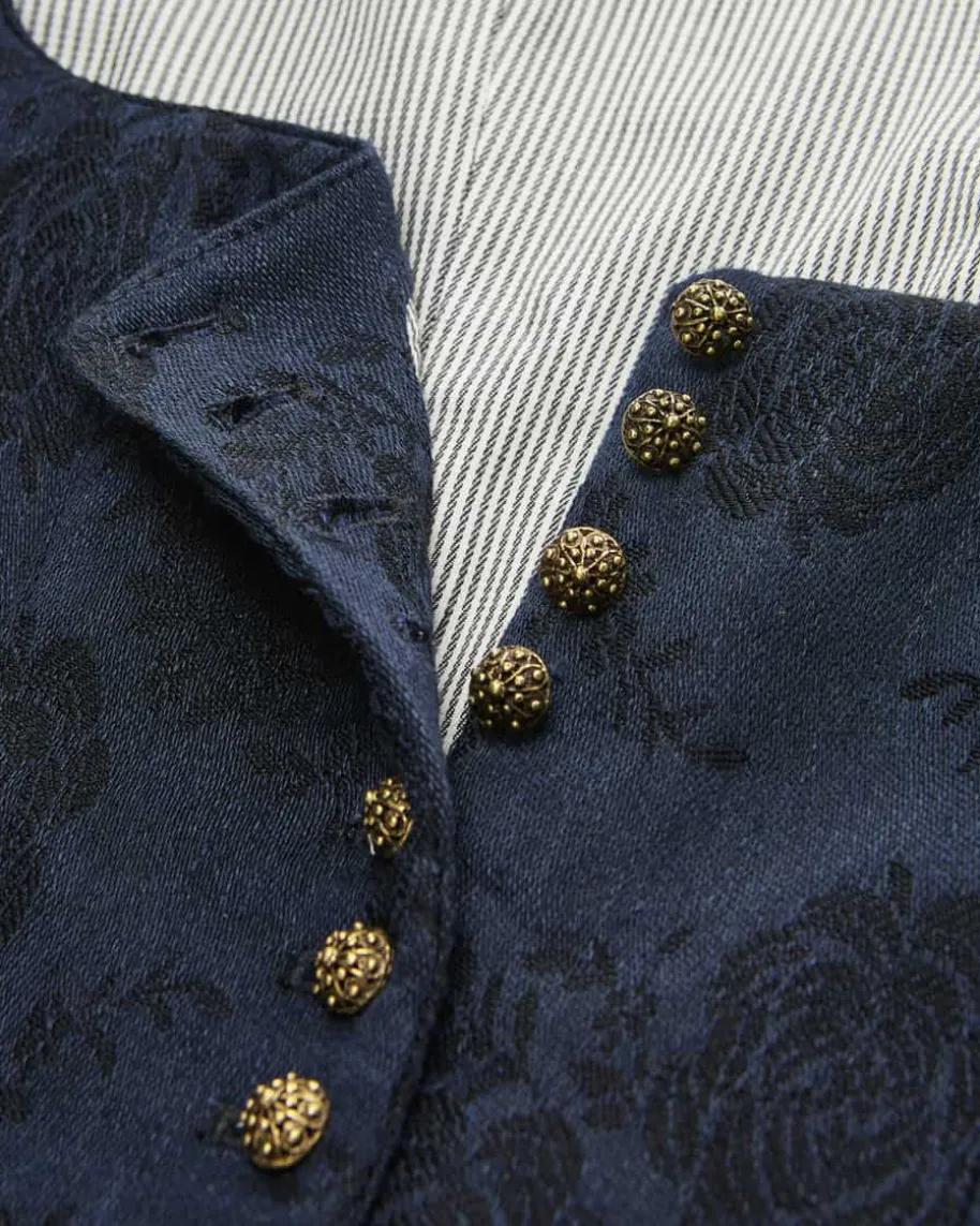 Monika Dirndl lang mit Schürze