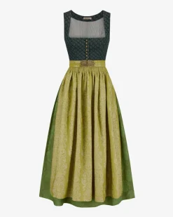 Monika Dirndl lang mit Schürze