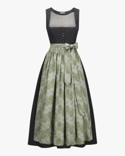 Monika Dirndl lang mit Schürze