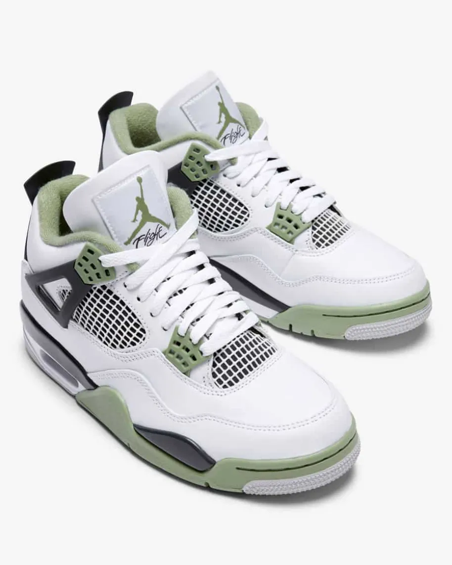 Nike Air Jordan 4 Retro Sneaker