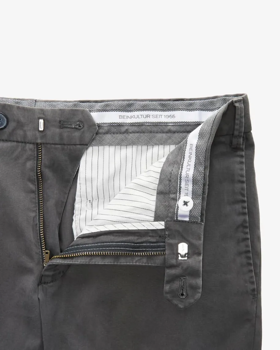 Peaker Chino Contemporary Fit