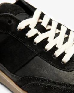 Pillar Court II Sneaker